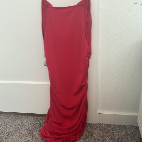 tight red formal dress low cut from windsor - Picture 3 of 3